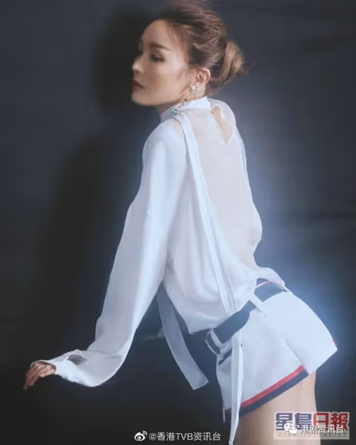 李佳芯曬白滑香肩自勉要保持微笑!早前認受情緒問題困擾新劇開拍無期