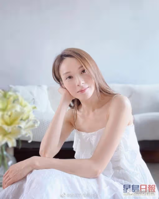 李佳芯曬白滑香肩自勉要保持微笑!早前認受情緒問題困擾新劇開拍無期