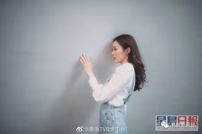 李佳芯曬白滑香肩自勉要保持微笑!早前認受情緒問題困擾新劇開拍無期