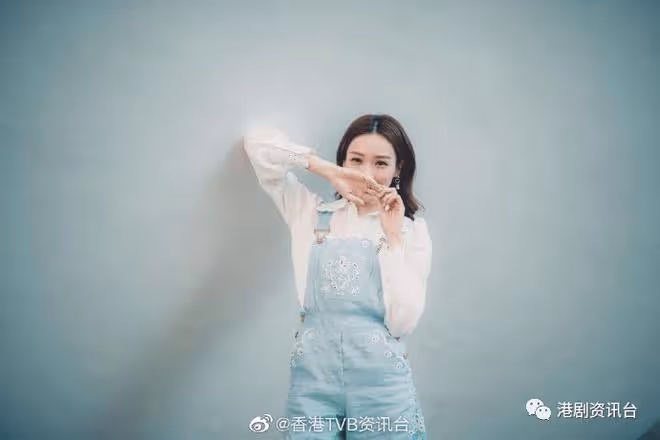 李佳芯曬白滑香肩自勉要保持微笑!早前認受情緒問題困擾新劇開拍無期