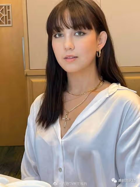 素顏曝光難掩嬰兒肥！17歲澳洲華裔小姐混血冠軍來港