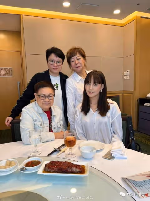 素顏曝光難掩嬰兒肥！17歲澳洲華裔小姐混血冠軍來港