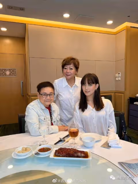 素顏曝光難掩嬰兒肥！17歲澳洲華裔小姐混血冠軍來港
