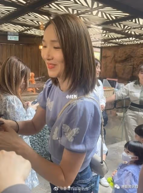 鍾嘉欣和李亞男湊仔女去海洋公園!細女對網民做一舉動萌爆