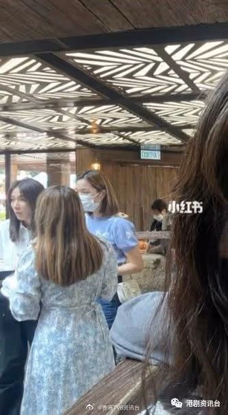 鍾嘉欣和李亞男湊仔女去海洋公園!細女對網民做一舉動萌爆