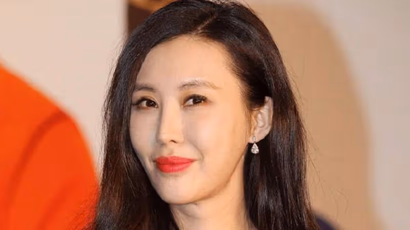 自稱婚姻經歷七年之癢，被吐槽自私，商業大佬被小30歲嬌妻反噬？