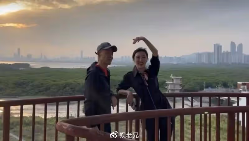 自稱婚姻經歷七年之癢，被吐槽自私，商業大佬被小30歲嬌妻反噬？