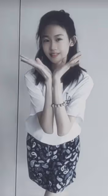 陸毅曬14歲女兒跳女團舞，貝兒四肢纖長身材高挑，被贊像陳都靈