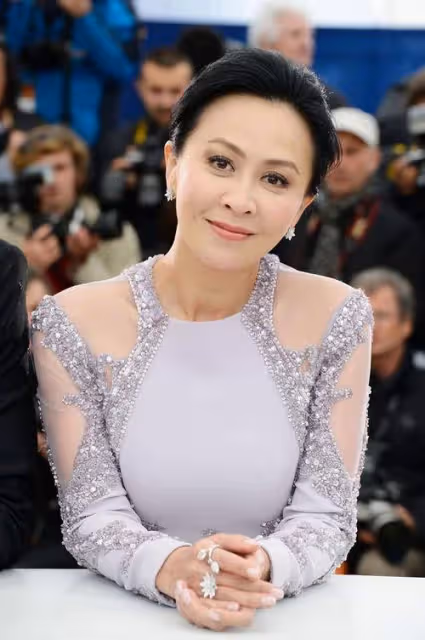 56歲劉嘉玲不化妝素顏晨跑,被拍到容貌和普通老太太一樣!網讃:這才是56歲該有樣子
