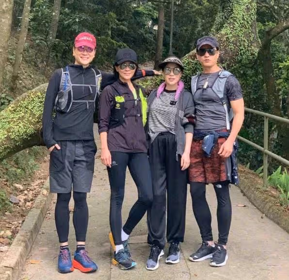 56歲劉嘉玲不化妝素顏晨跑,被拍到容貌和普通老太太一樣!網讃:這才是56歲該有樣子