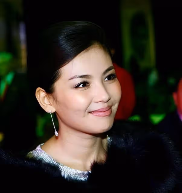 當紅女演員,拋棄前夫嫁富豪被坑,4年為夫還清4億只為願得一人心