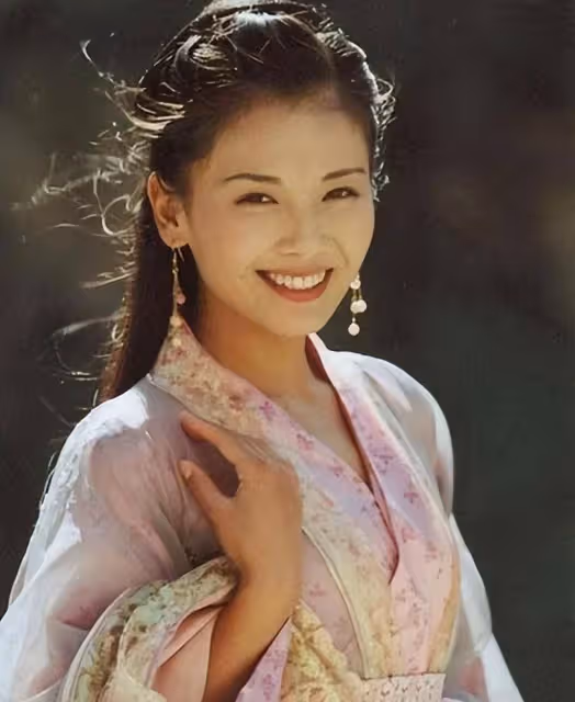 當紅女演員,拋棄前夫嫁富豪被坑,4年為夫還清4億只為願得一人心
