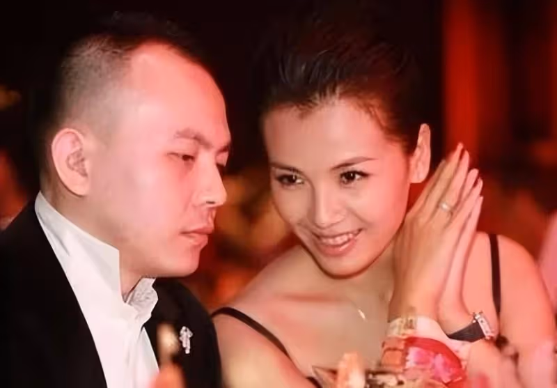 當紅女演員,拋棄前夫嫁富豪被坑,4年為夫還清4億只為願得一人心