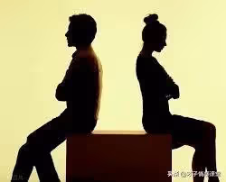 老婆每天24小時照顧我媽5年了,媽去世後我就提失婚了,鄰居紛紛拍手叫好!