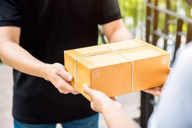 結婚3年,兩胎生女遭拋棄,前夫新婚蜜月交通事故離開,婆婆寄來「包裹」,打開後我呆了