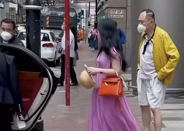 恭喜!87歲香港知名富商再曝新戀情,一生未婚育有三名子女