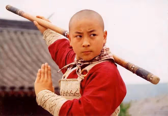 兩代功夫明星聚會!洪金寶已行動不便,釋小龍自編自導動作片追夢