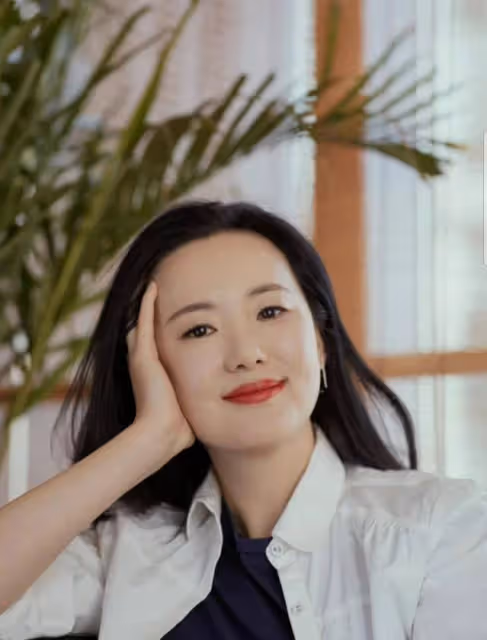 看到52歲的詠梅，才知道什麼叫不做作的美！堪稱中年女模