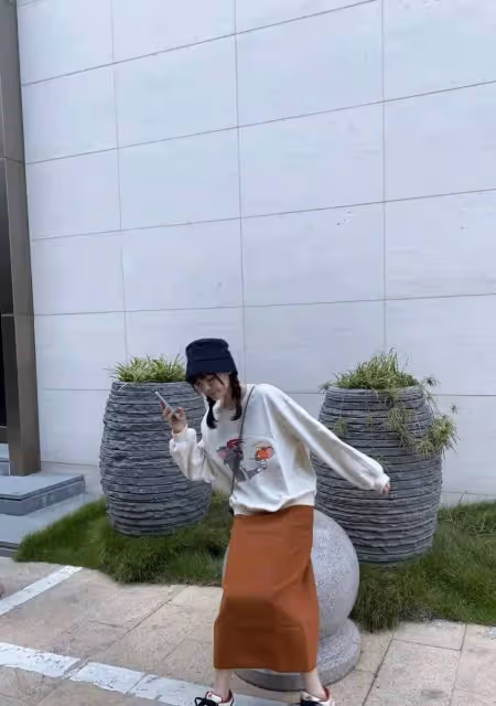 女人穿「過膝裙」時，儘量避免這3個「誤區」，否則土氣顯矮