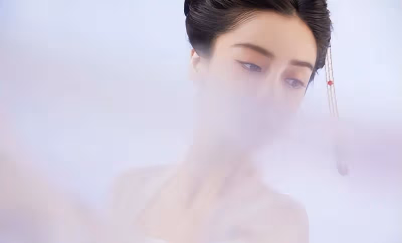 Angelababy中秋送祝福，手抱玉兔穿中國風漢服，演嫦娥仙子超美艷