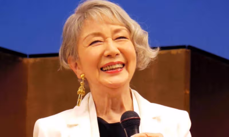 等你老了，穿衣打扮一定要多注重髮型和配色，會美得更體面大方