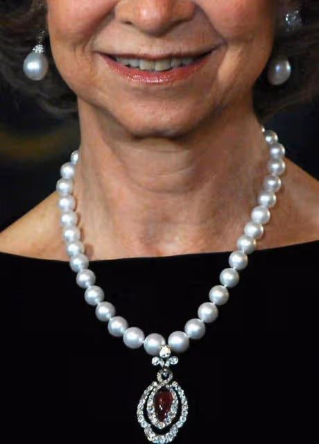 等你老了，穿衣打扮一定要多注重髮型和配色，會美得更體面大方