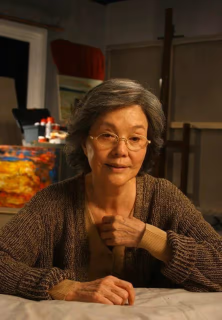 驚艷到78歲的歸亞蕾：短卷髮，簡潔大方的衣著，從容老去，氣質一流