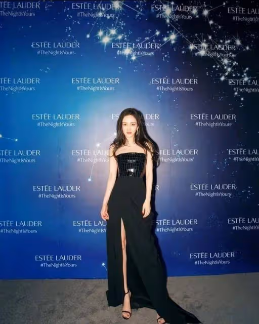 37歲楊冪和36歲唐嫣同框，明明顏值和身材都不輸，卻敗在了儀態上