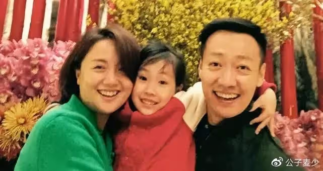 辛柏青:娶同學朱媛媛,恩愛30年無緋聞,卻因一個「惡習」常吵架