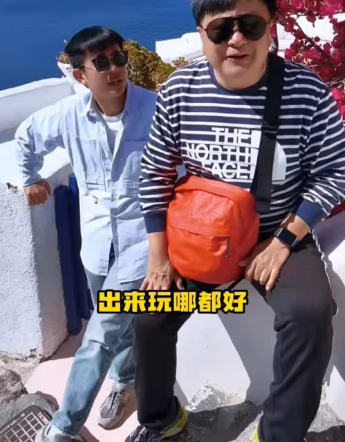 知名演員洪劍濤攜子出國度假!天天吃西餐受不了,飛奔回國吃烤串