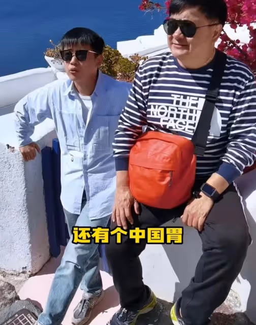 知名演員洪劍濤攜子出國度假！天天吃西餐受不了，飛奔回國吃烤串