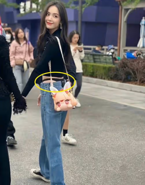 古力娜扎穿比基尼牛仔褲惹爭議,被罵低俗又噁心,本人硬剛回復