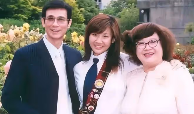 鄭欣宜疑似官宣戀情?對方是普通髮型師,網友擔心是為錢接近她