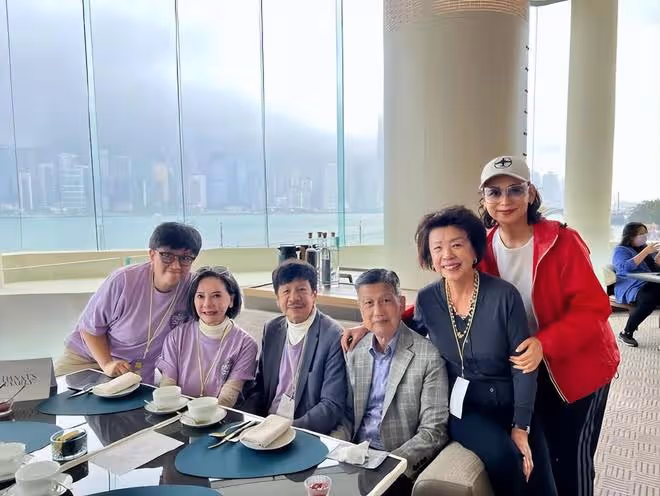 陳百強去世30年悼念活動,3位哥哥姐姐罕露面,待粉絲親切如家人