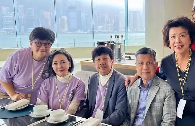 陳百強去世30年悼念活動,3位哥哥姐姐罕露面,待粉絲親切如家人