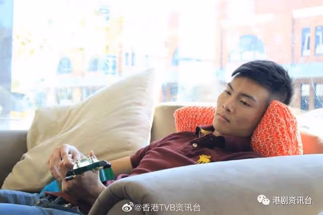 34歲何超雲消防員未婚夫引熱話!IG甜曬8張日本放閃照粉碎傳聞