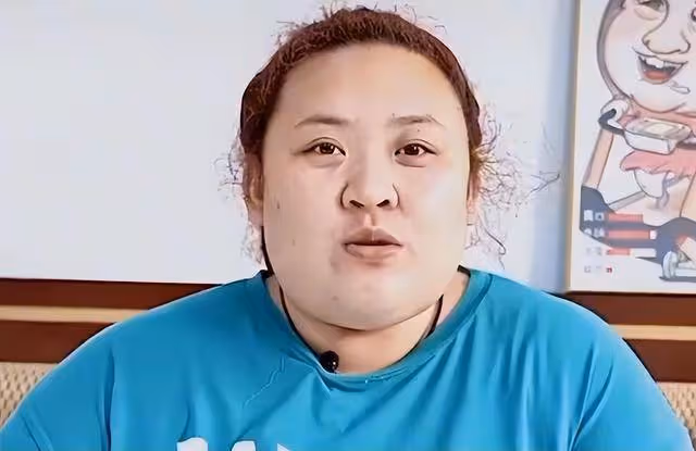 因肥胖被男友拋棄,90後女孩訓練狂減340斤,如今恢復美貌瓜子臉