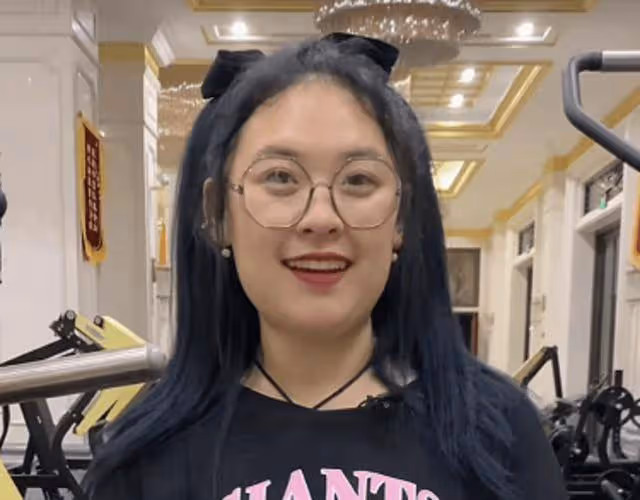 因肥胖被男友拋棄,90後女孩訓練狂減340斤,如今恢復美貌瓜子臉