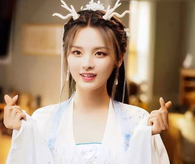 楊超越的女主大戲,張芷溪驚鴻一瞥成白月光,徐正溪被吐槽太油膩