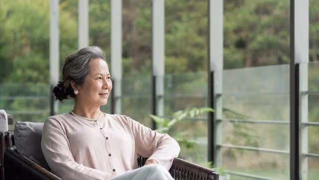 低頭向兒子借錢救老伴的那一刻起,我明白了,兒女之間誰對我們好
