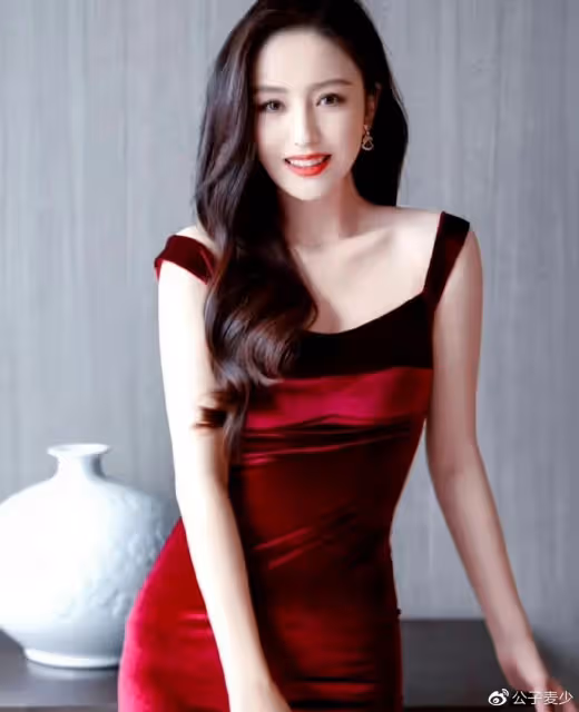 離婚後佟麗婭衣品開了掛,身材婀娜簡直太仙,網友:陳思誠後悔不?