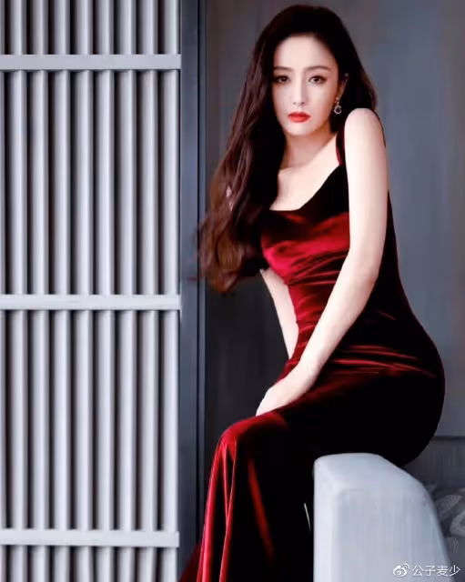 離婚後佟麗婭衣品開了掛,身材婀娜簡直太仙,網友:陳思誠後悔不?