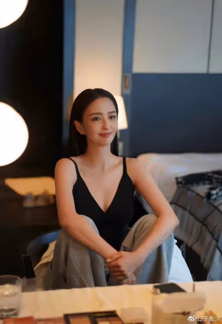 離婚後佟麗婭衣品開了掛,身材婀娜簡直太仙,網友:陳思誠後悔不?