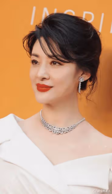 9位央視女主持現狀,46歲仍未婚,豪門夢碎,創業成億萬富婆