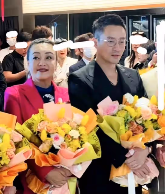 曼曼淚灑直播間,稱張蘭多次辱罵她和孩子,孟賀也插一腳徹底開撕
