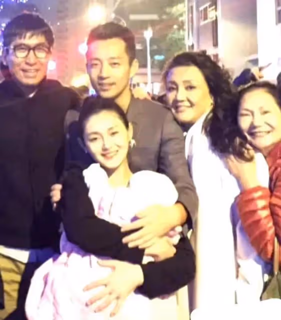 曼曼淚灑直播間,稱張蘭多次辱罵她和孩子,孟賀也插一腳徹底開撕