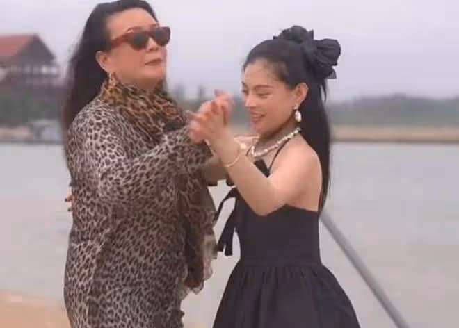 曼曼淚灑直播間,稱張蘭多次辱罵她和孩子,孟賀也插一腳徹底開撕