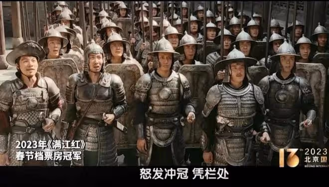 北京這一夜,站張藝謀身邊的林妙可,把老謀子的得意襯得淋漓盡致