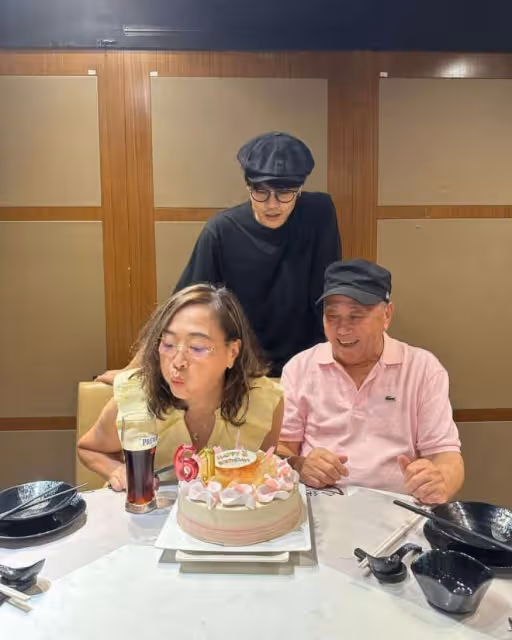 老戲骨夏雨全家移民國外，一家三口合影曝光，演員妻子兒子顏值高
