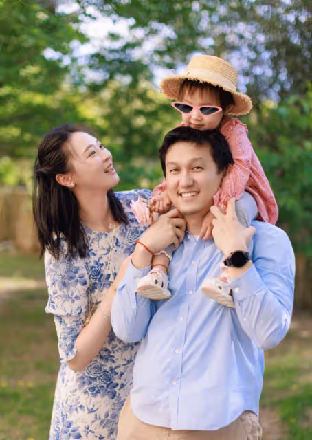 前女排隊長惠若琪曬全家福,慶祝結婚5周年,被學霸老公甜摟懷中